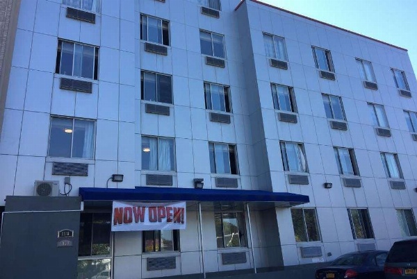 Days Inn by Wyndham Brooklyn Borough Park image 1