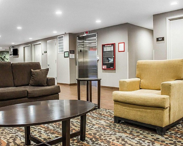 Days Inn by Wyndham Brooklyn Borough Park image 3
